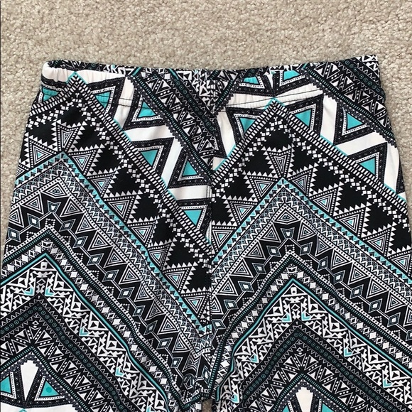 Leggings NWOT in Geometrical Pattern - Picture 4 of 7